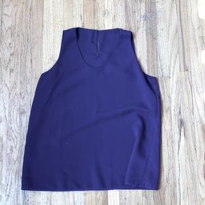 Tank top dress shirt button closure keyhole back
